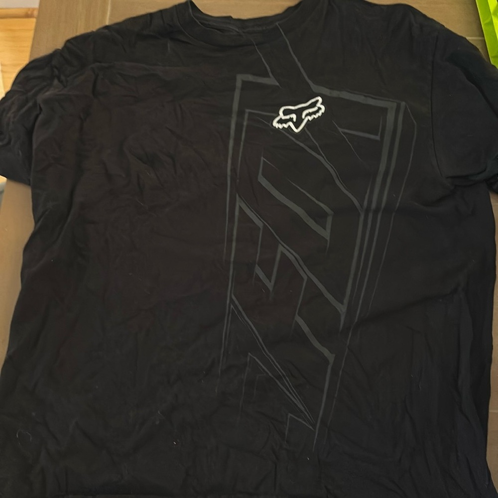 Fox facing shirt
